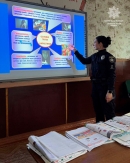 Інспектори служби освітньої безпеки продовжують проводити цікаві та корисні заняття для школярів