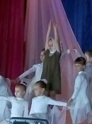 Дівчинка на пуантах