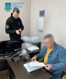 Пропонував підприємцям свої  «послуги» з безперешкодного оформлення митних вантажів