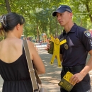 Кропивницькі патрульні розповіли громадянам про небезпеку, яку може приховувати працевлаштування за кордоном