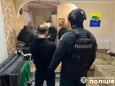 Понад півмільйона гривень збитків: кіберполіцейські Дніпропетровщини затримали зловмисників, які привласнювали фінансові номери українців