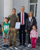 У Долинській громаді Захиснику, який пройшов полон, подарували квартиру