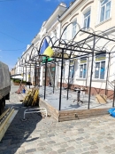 У Кропивницькому розпочали демонтаж літніх майданчиків по вулиці Театральній